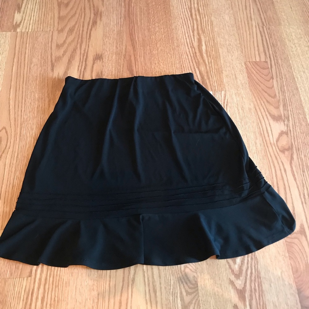 Black skirt. Size Medium. Stretchy waist